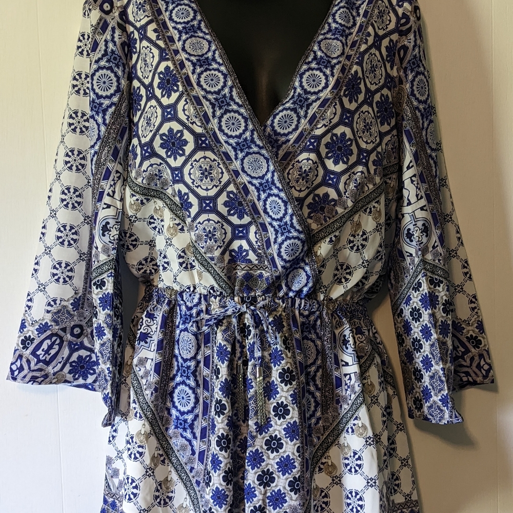 NWT Women's White Fox Adilah Playsuit Size Small Blue and White